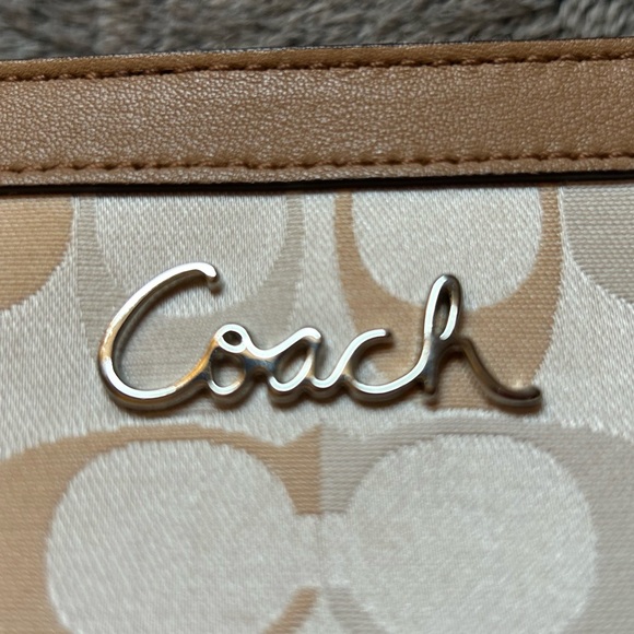 Coach NWOT East/West Signature Gallery Bag - Picture 8 of 17